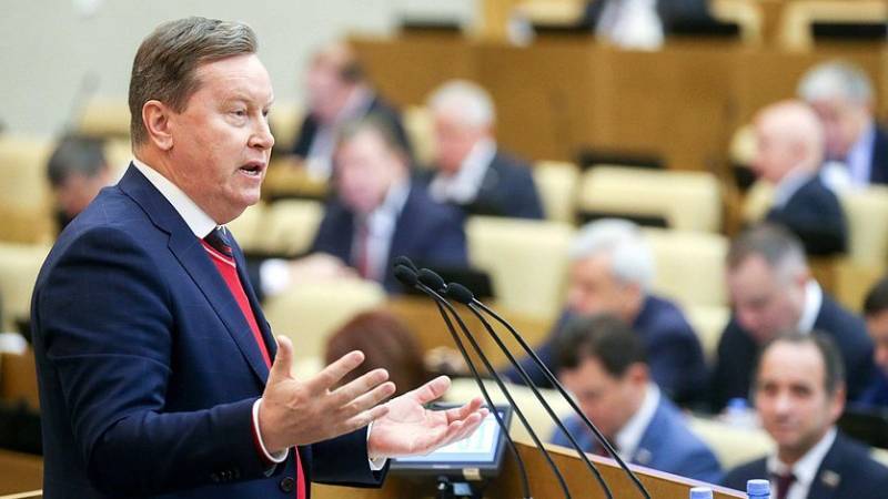 Депутат Нилов хочет вернуть в Конституцию РФ институт нацполитики
