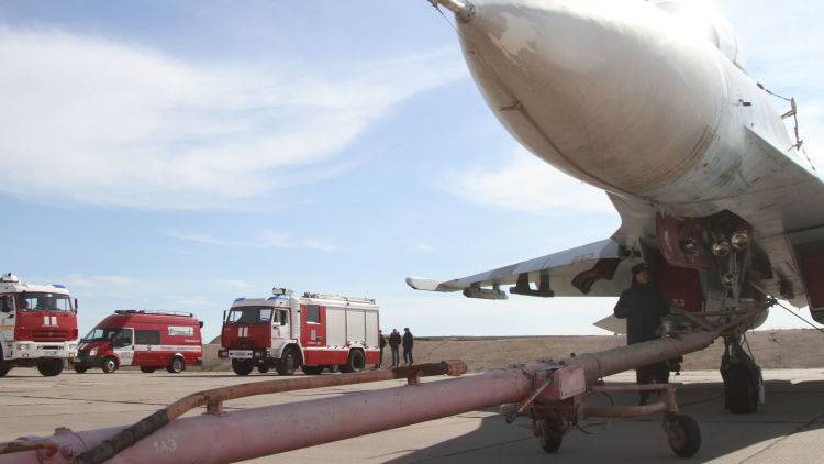 Севастопольские пожарные "потушили" истребитель на аэродроме "Бельбек"