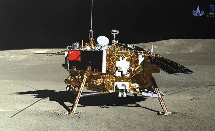 Science News (США): Китайский луноход помог выяснить, что находится под обратной стороной Луны