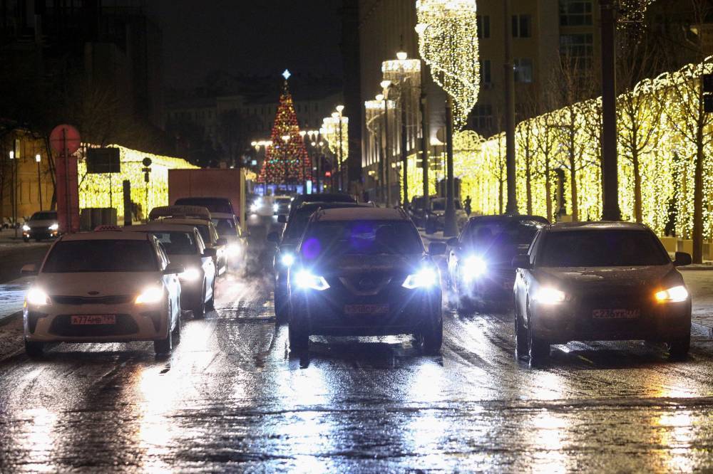 Водителей призвали соблюдать осторожность на дорогах Москвы из-за тумана