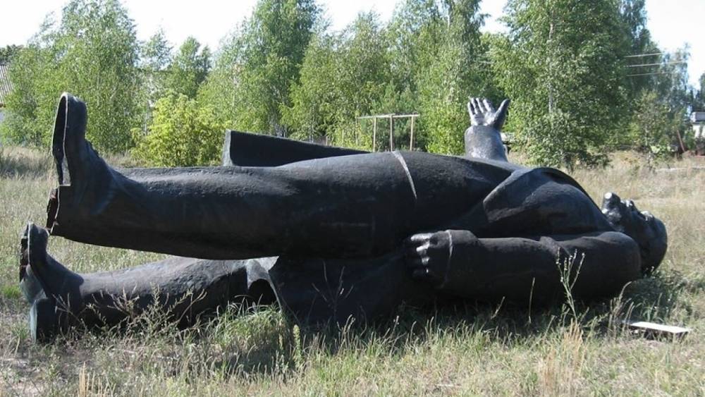 Памятник Ленину в Черниговской области ушел с молотка за 15,2 тысячи долларов