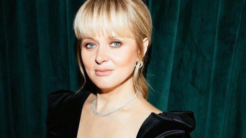 «Устрицы под шубой»: Надежда Михалкова пошутила над сестрой Анной