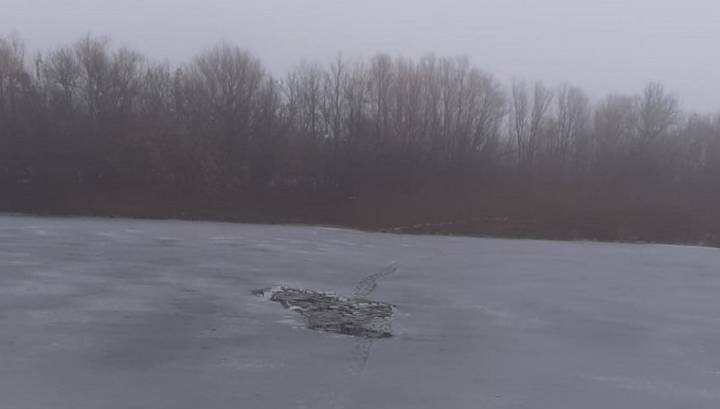 В Волгоградской области дети провалились под лед, один погиб