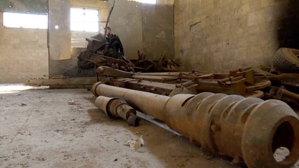 В Сирии боевики оставили базу с казармой, тюрьмой и складами оружия