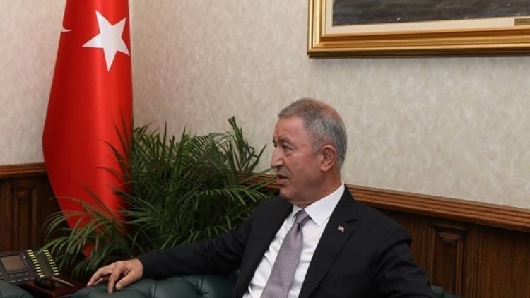 Министр обороны Турции принял командование операцией против сирийской армии
