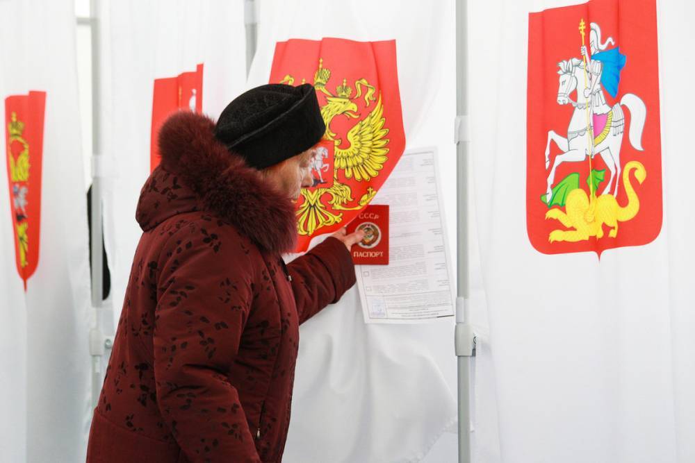 Около 70% россиян выступили за выходной для голосования по Конституции