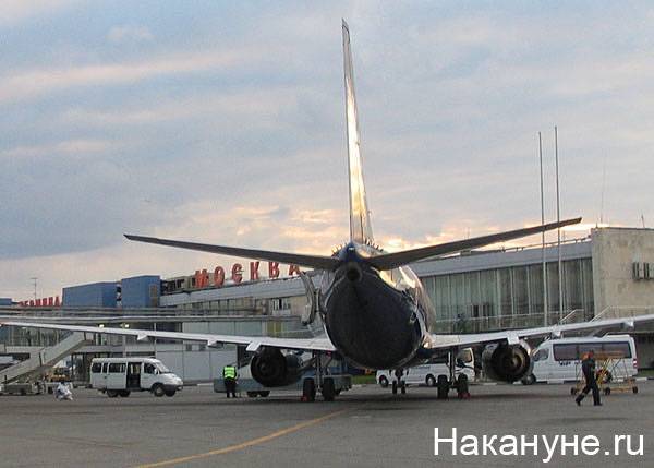 Boeing с пассажирами на борту возвращается в Шереметьево из-за треснувшего лобового стекла