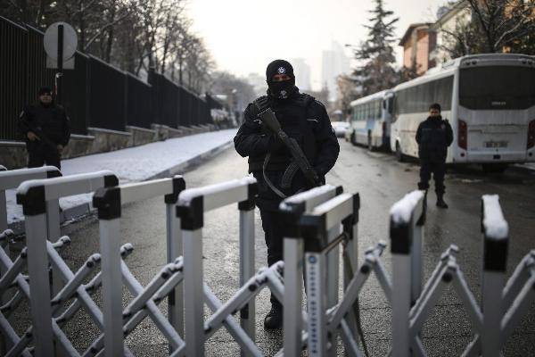 Турецкий спецназ обеспечивает безопасность посольства России в Анкаре