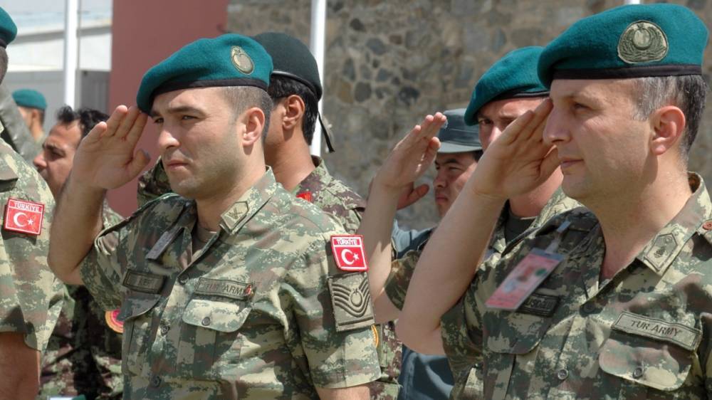 Турция ввела военное положение