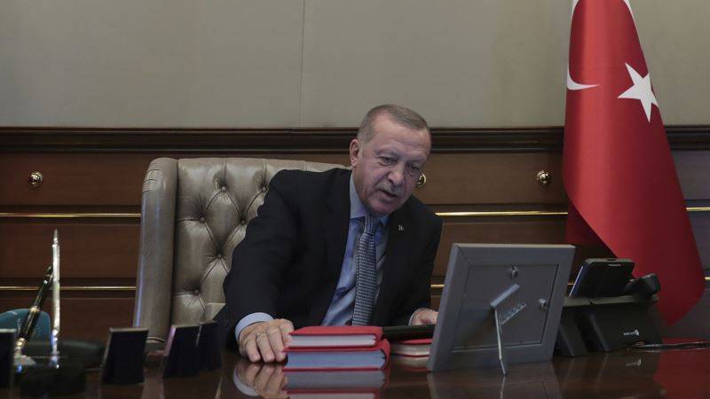 Эрдоган и Путин обсудили по телефону ситуацию в Идлибе