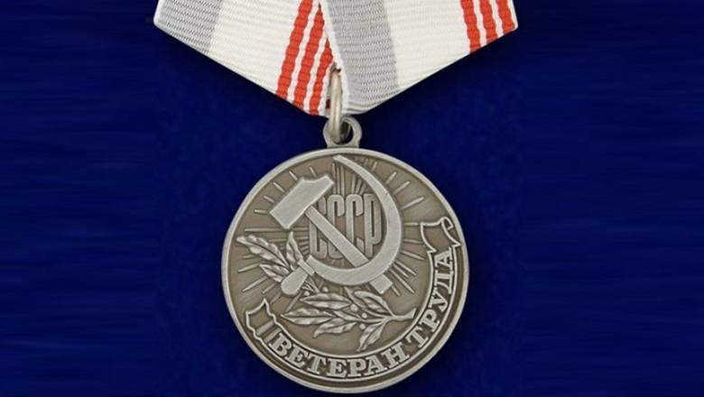 Дело оштрафованной за проданную медаль отца жительницы Екатеринбурга пересмотрят