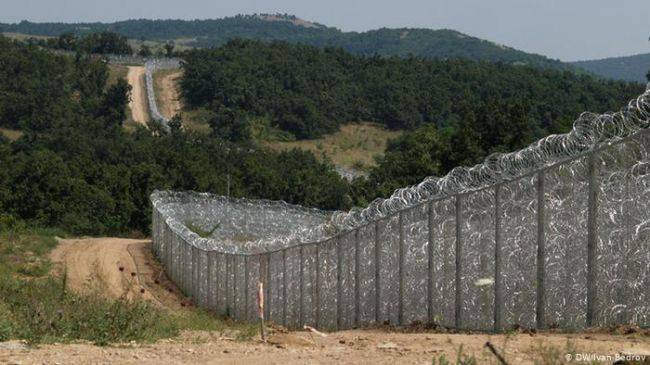 Не пропустить беженцев: Болгария укрепляет войсками границу с Турцией