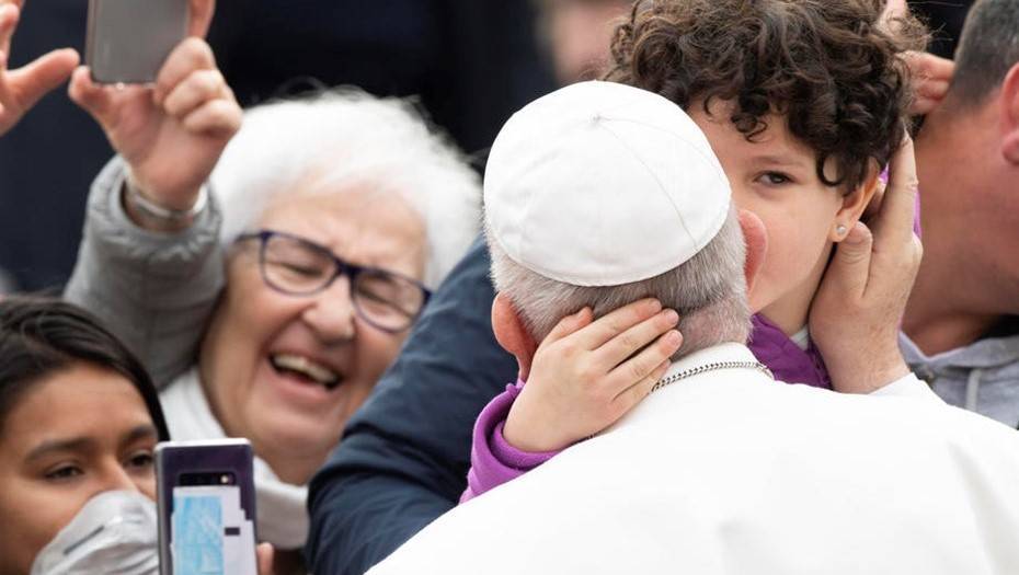 Папа Римский почувствовал недомогание и отменил ближайшие аудиенции