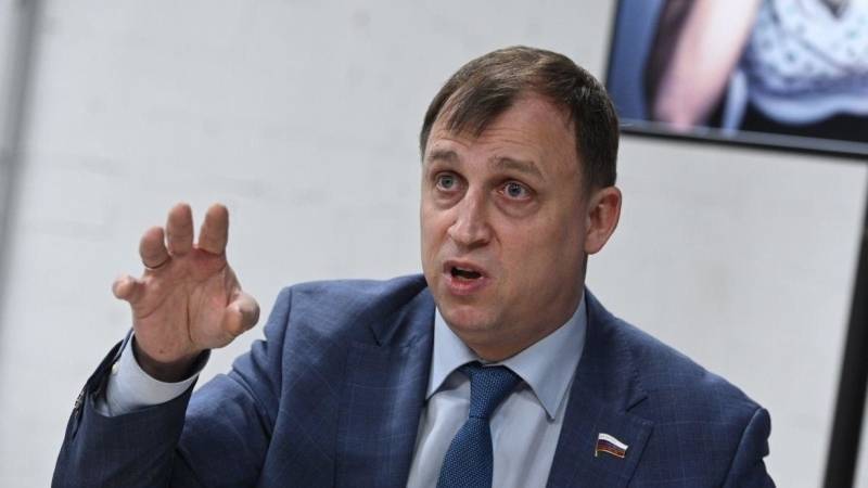 Депутат Вострецов вступился за «вредников», лишившихся надбавок