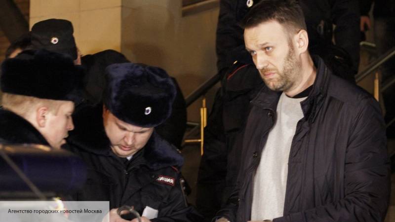СМИ установили связь выхода новых «расследований» Навального с траншами на кошелек блогера
