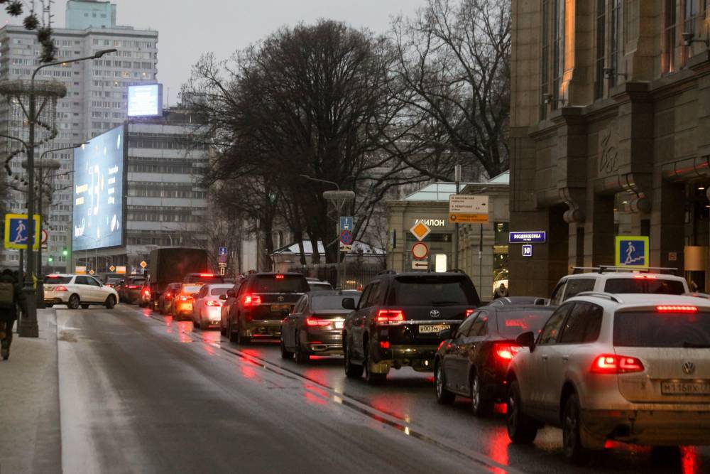 Москвичи перечислили более 21 миллиарда рублей налогов за транспорт