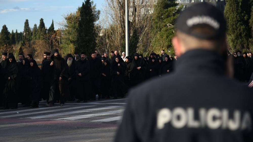 Сербской Православной Церкви в Черногории жестоко мстят за Украину