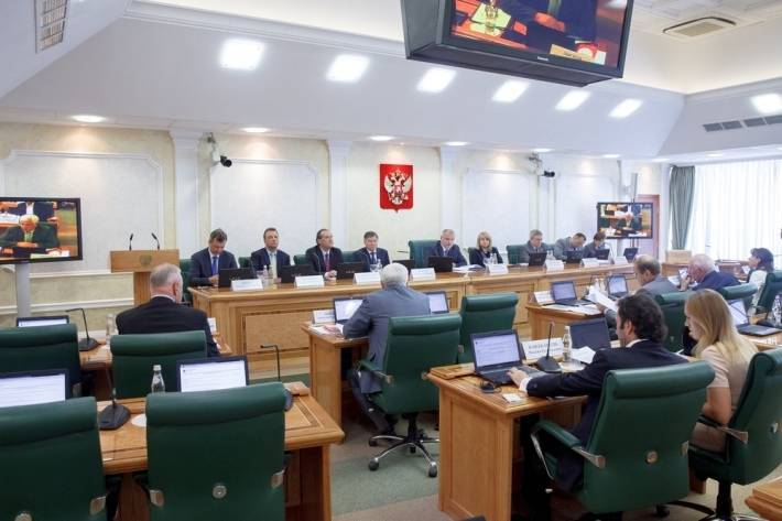 В Думу внесли законопроект о запрете послам РФ иметь иностранное и двойное гражданство