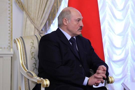 Лукашенко призвал не допускать паники из-за нового типа коронавируса