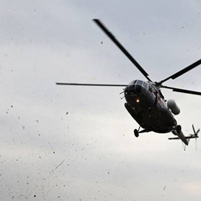 При крушении вертолета под Астраханью погиб человек, началась проверка