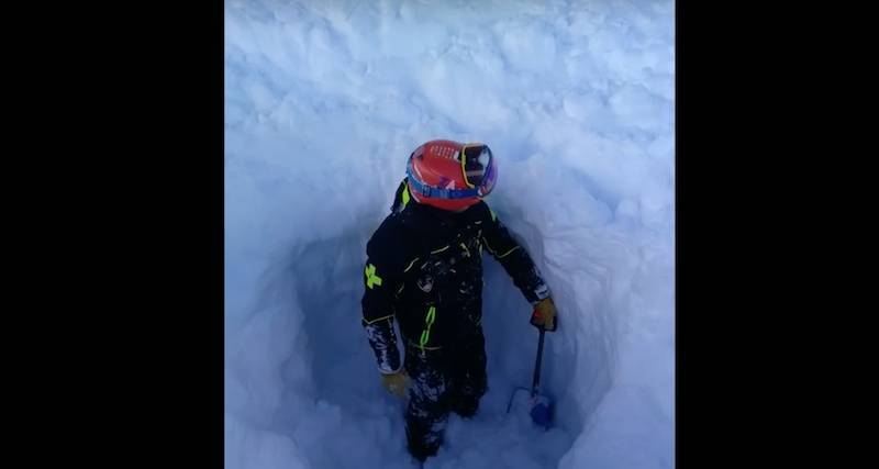 Камера на лыжном шлеме мальчика запечатлела момент, когда его заживо похоронило под 5 футами снега