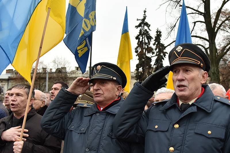 Короткая память: Украина окончательно отказалась от Дня Победы
