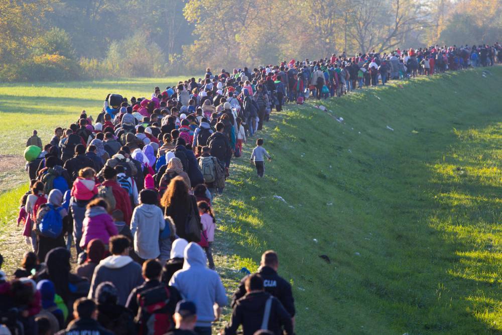 Тысячи беженцев хлынули из Турции в Европу