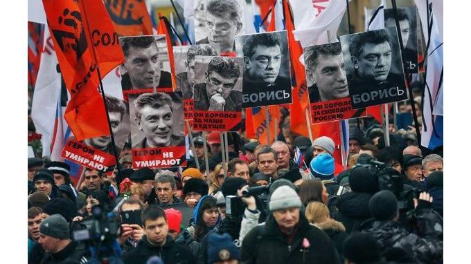 Власти Петербурга попросили учителей не пускать школьников на акцию памяти Бориса Немцова