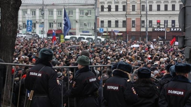 По маршруту шествия памяти Немцова в Москве ограничили движение и запретили парковку