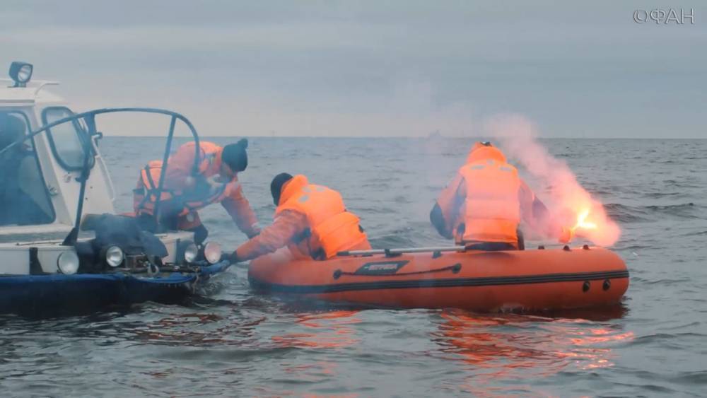 Спасатели Петербурга эвакуировали «рыбаков» во время учений.