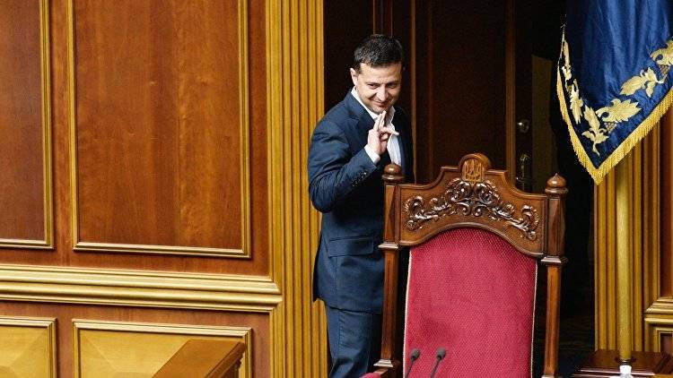 Зеленский собирает внеочередное заседание Рады: кадровые перестановки?