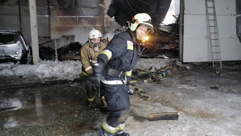 В Тобольске пожарные потушили большое возгорание в каркасном модуле