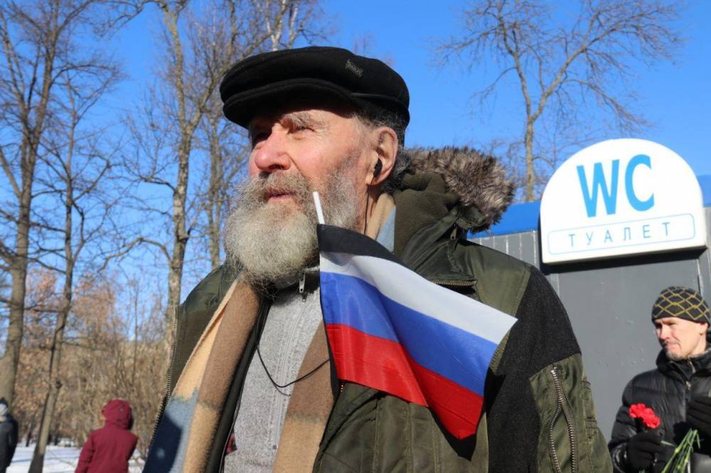 На марш памяти Немцова в Петербурге вышли фрики и провокаторы