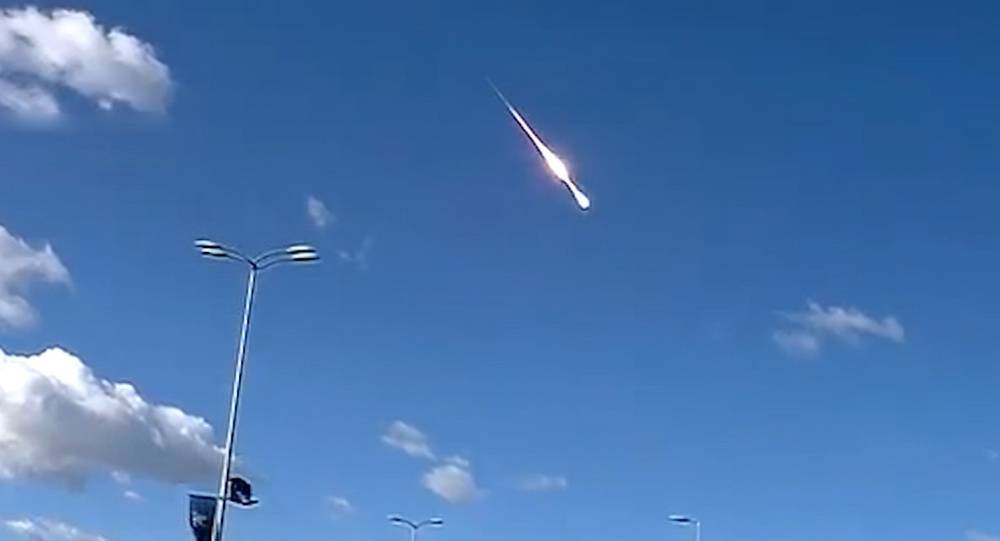 Взрыв метеорита в небе над Европой сняли на видео