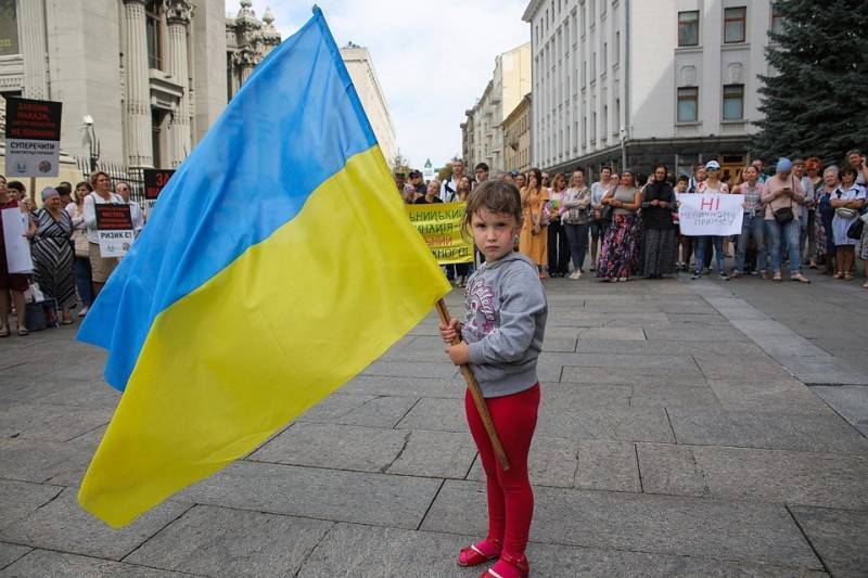 Возвращение русского языка в школы поддержали 73% украинцев