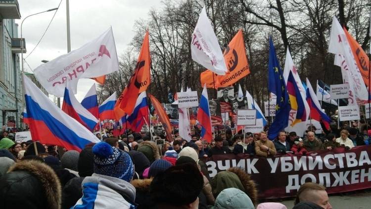 Писатель Меркури назвал марш памяти Немцова «юзаньем бренда»
