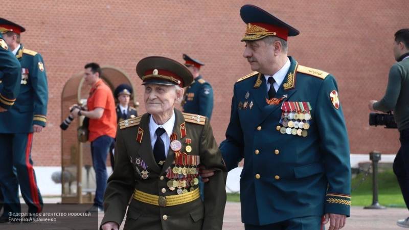 Шерин предложил пригласить ветеранов Украины на День Победы в Москву