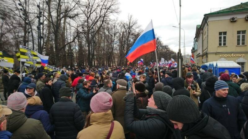 Либералы предпочли попиариться на марше, не посетив могилу Немцова
