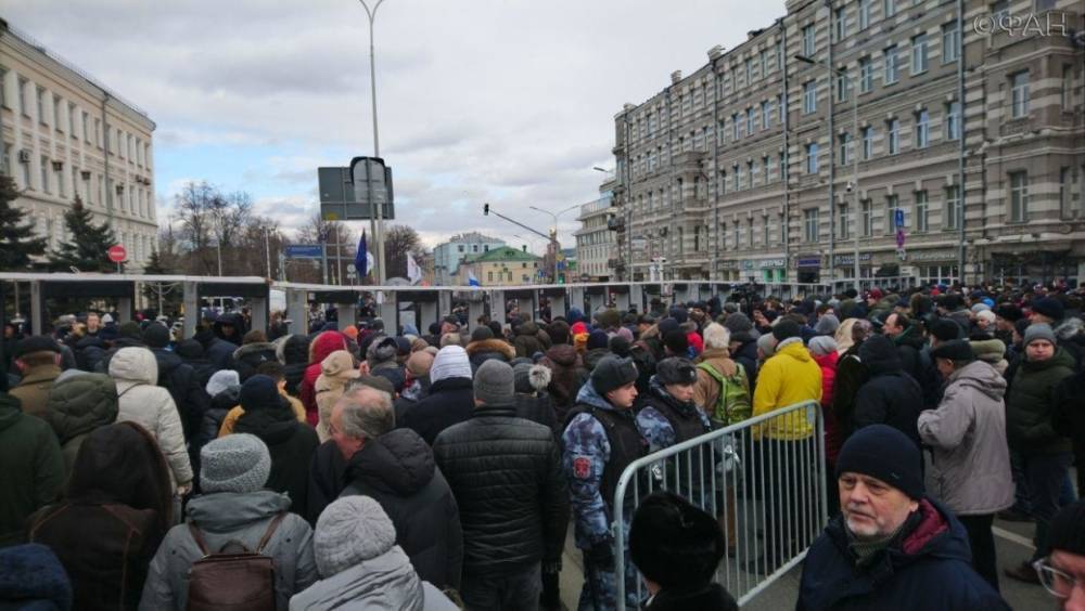 Демонстранты в Москве «юзают бренд», а не вспоминают Немцова
