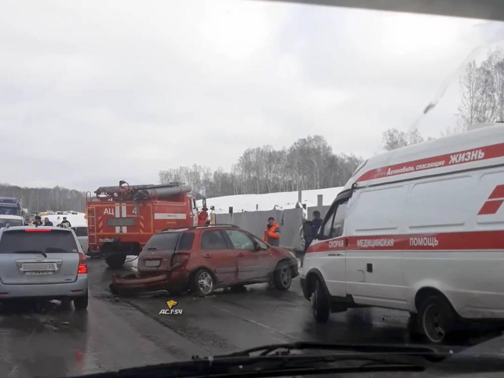Один человек погиб и семь пострадали в ДТП на трассе Новосибирск — Кемерово