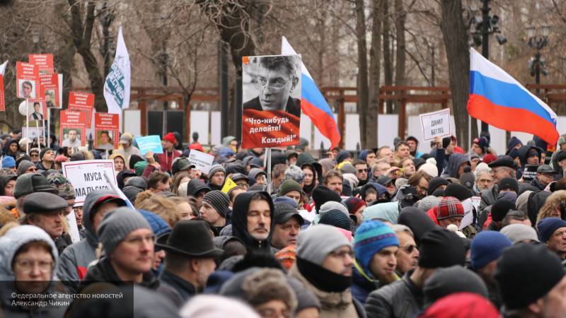 Меркури заявил, что ребенок на марше Немцова "не контактирует с реальностью"
