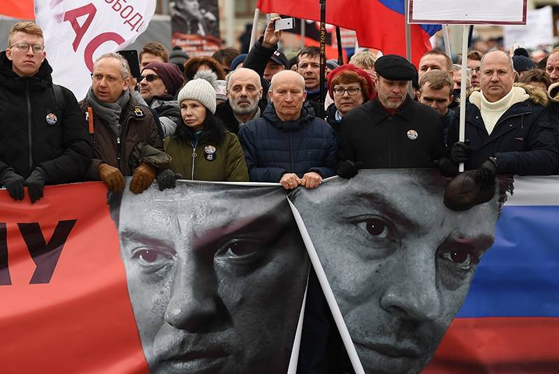 МВД: В марше памяти Немцова в столице участвуют около 8 тысяч человек