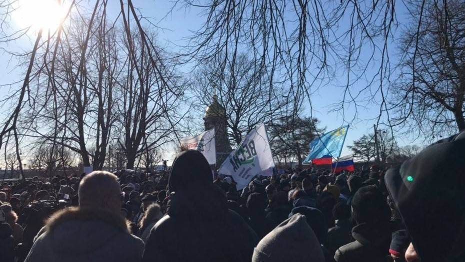 МВД насчитало на марше памяти Немцова в Петербурге около 1 тысячи человек