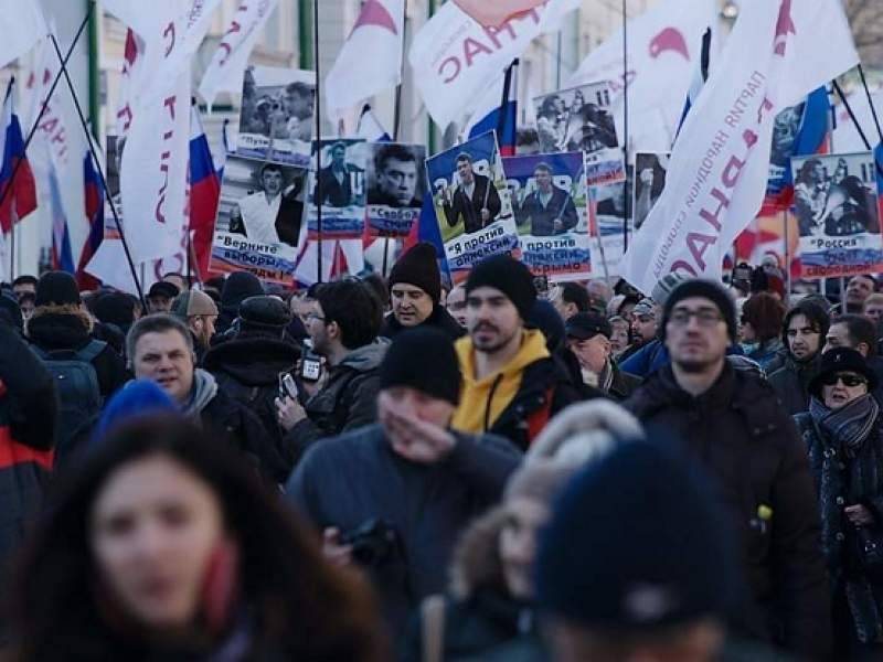 В Москве на марш памяти Немцова вышли свыше 20 тысяч человек