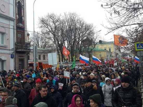 На Марш Немцова в Москве вышли несколько тысяч человек