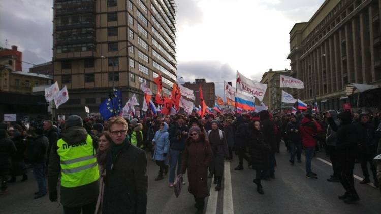 В Совфеде заявили, что марши памяти Немцова поддерживают в основном проплаченные активисты