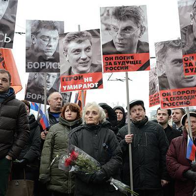 В центре Москвы завершается шествие в память о Борисе Немцове