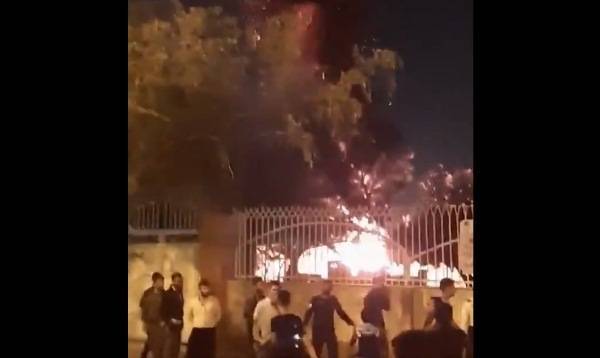 В Иране толпа сожгла больницу с заражёнными коронавирусом