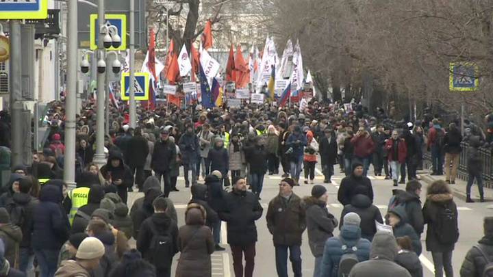 Полиция не допустила нарушений на акциях памяти Немцова
