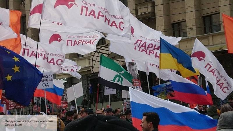 Соратники Немцова осудили политизацию марша в его честь